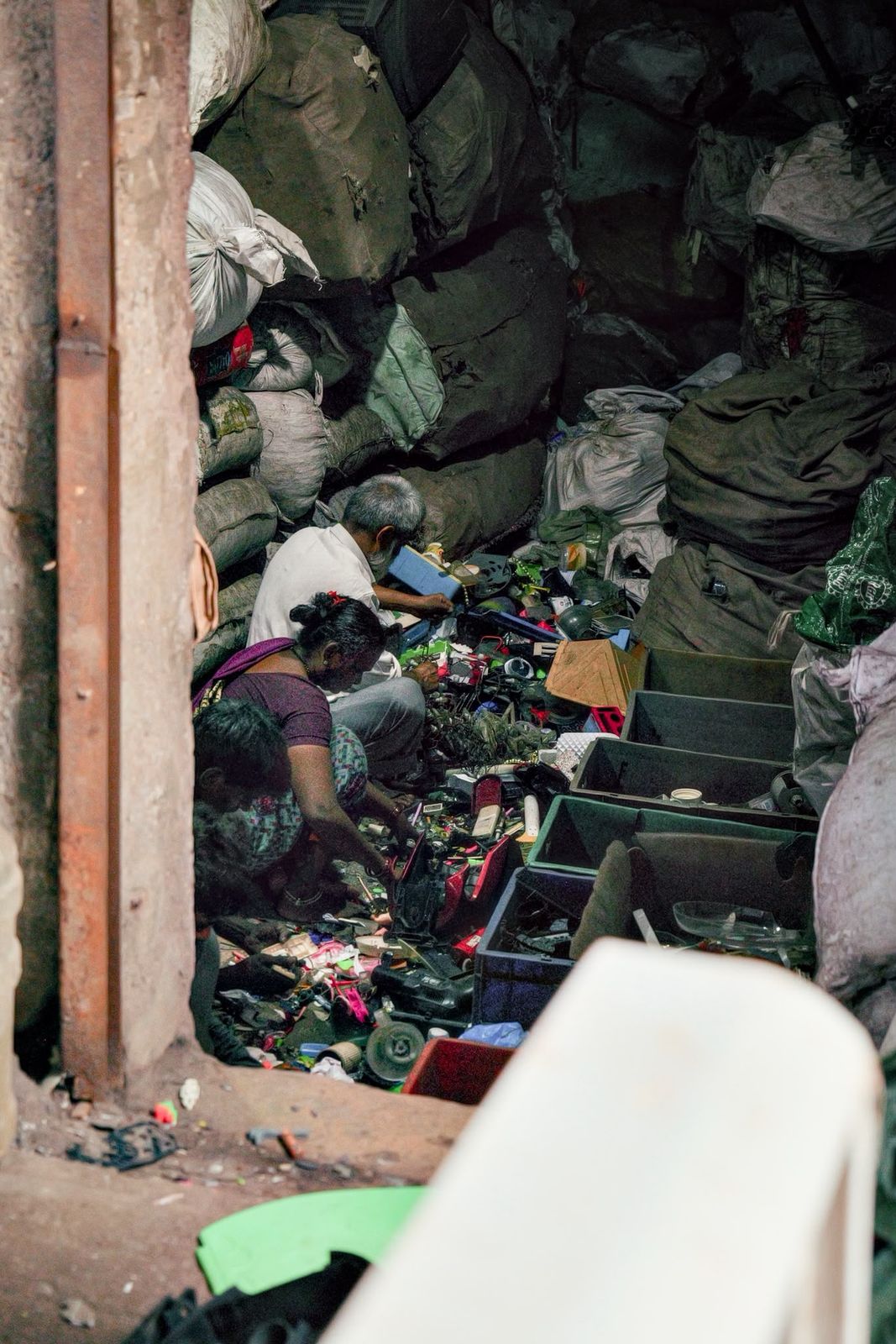 Sorting in a recycling unit
