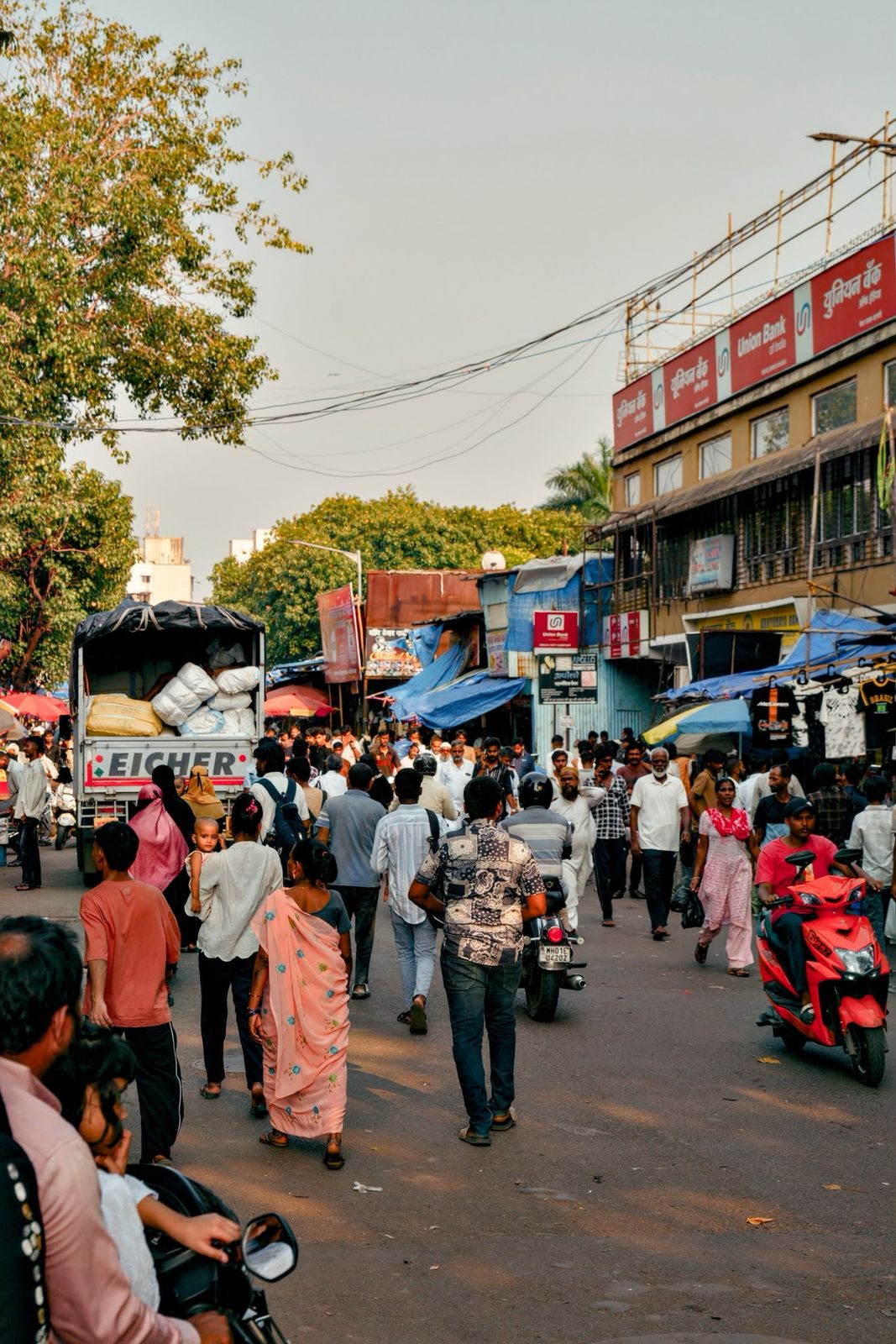 Dharavi's main road